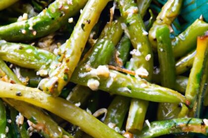 Golden Crispy Roasted Green Beans with Parmesan Boost
